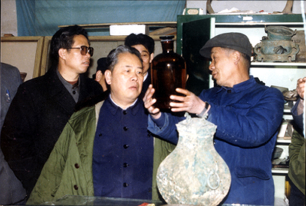 88年杨希宗.李金明来我馆参观