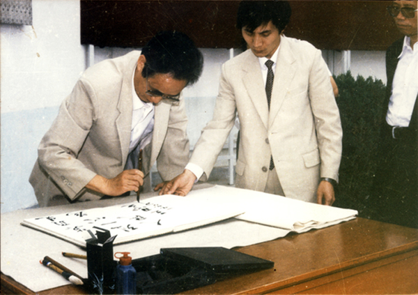 中宣部部长王忍之